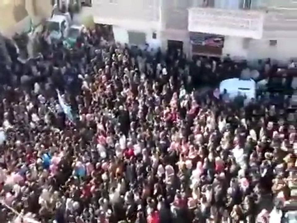 فري برس   إدلب   معرة النعمان مظاهرة بالالاف و تشييع الشهيد عبد الستار بربش في جمعة معتقلي الثورة 20 1 2012