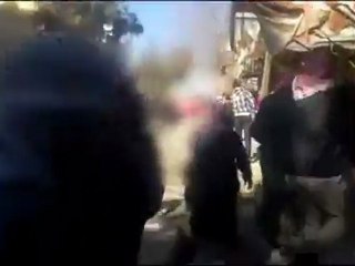 فري برس   اشتباكات مع الامن وطلاق الغاز على مظاهرة وابطال المرجة يردون عليهم 21 1 2012