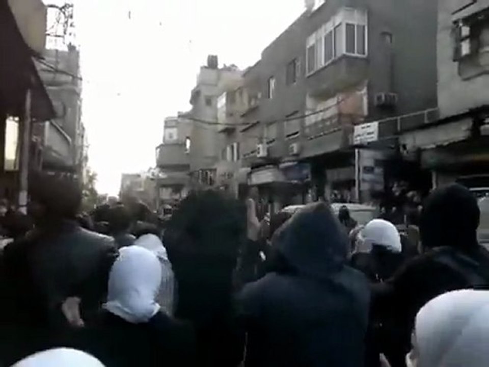 فري برس   دمشق حي الميدان الثائر نصرة لادلب الجريحة  21 1 2012