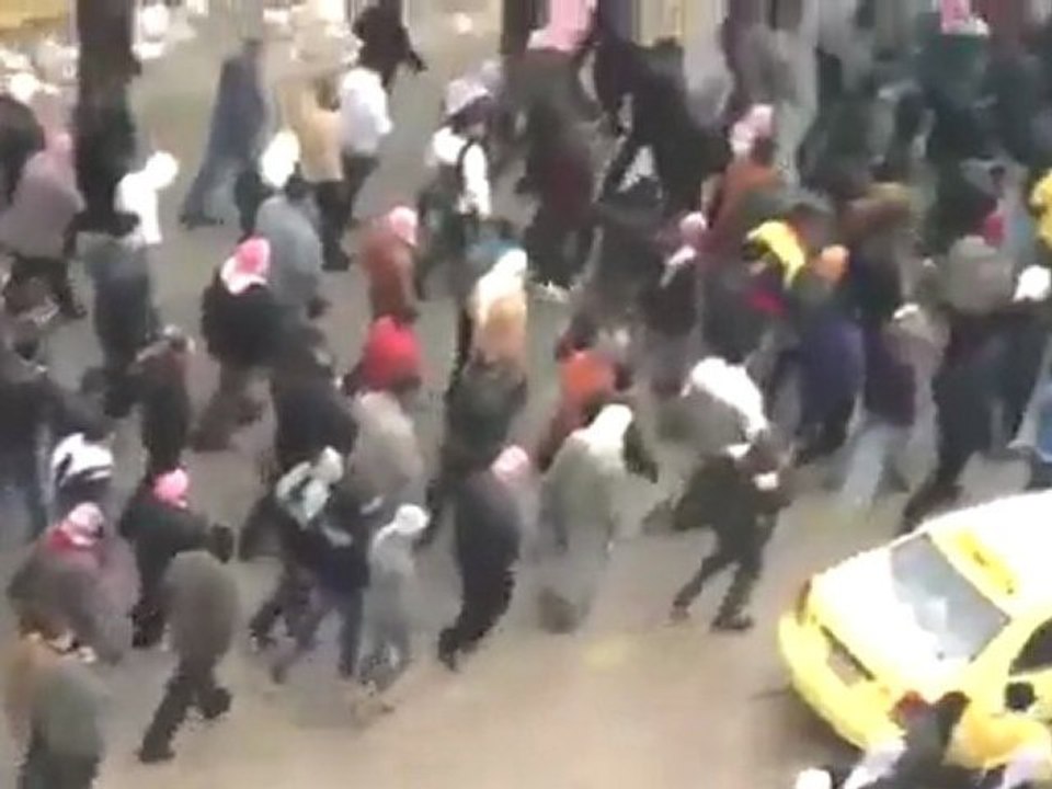 فري برس   مدينة ادلب تشييع الشهيدين محمود وماهر شحود 22 1 2012