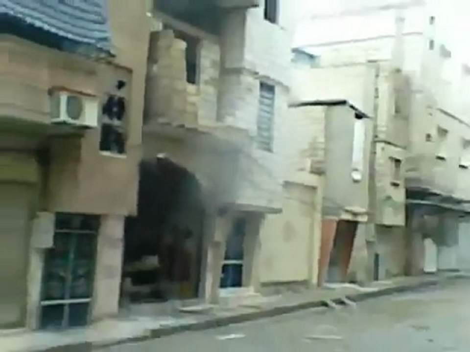 فري برس   حمص باب تدمر القصف العشوائي على المنازل 23 1 2012