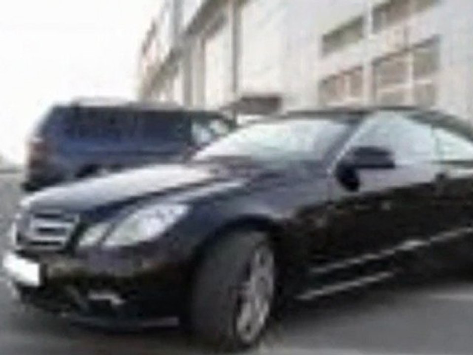 Mercedes Benz E Class 2011-Black for sale in Qatar