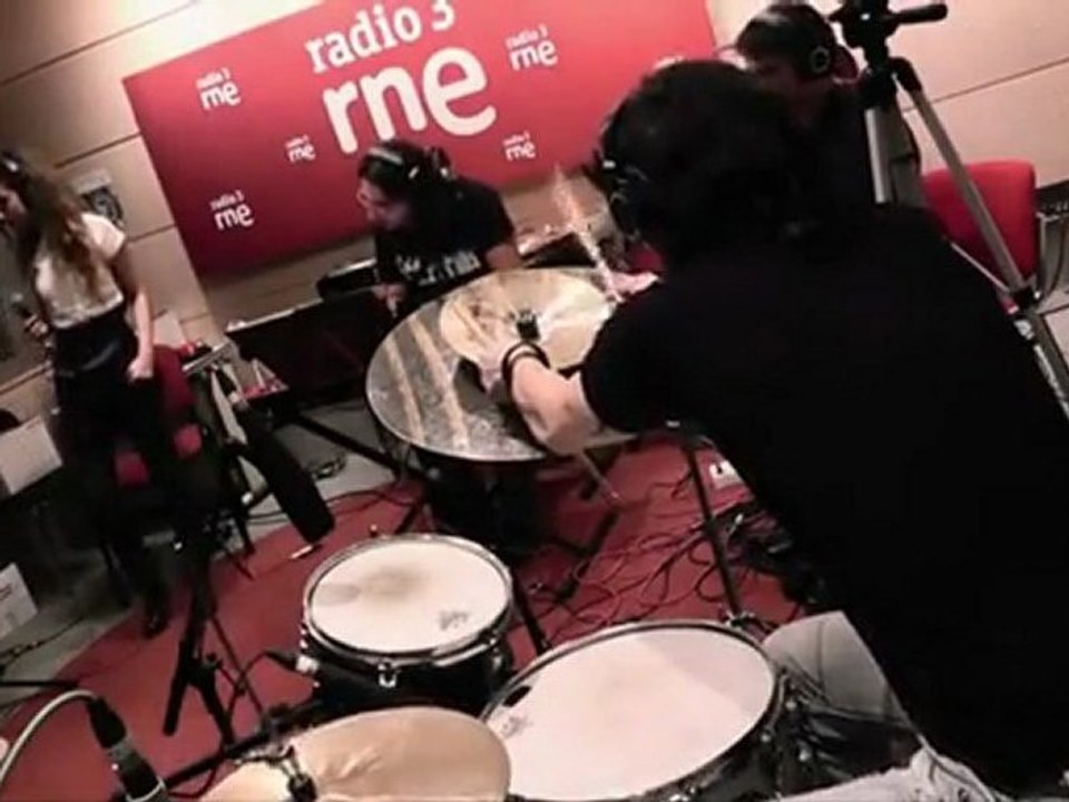 (VIDEO) Verónica Ferreiro es una joven cantante y compositora gallega que procede de una familia de músicos, y llena de música 2/2