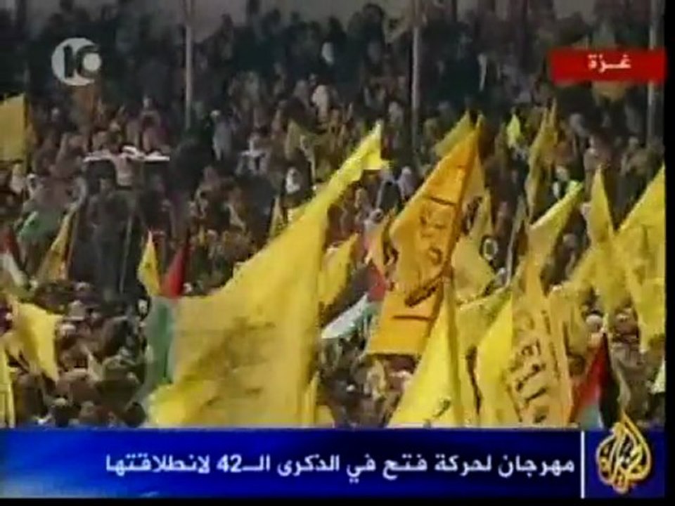 Dahlan challenges Hamas at mass rally