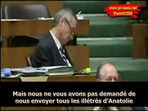 L'Ambassadeur TURC Kadri Ecvet Tezcan, salué par le député Autrichien du BZÖ Ewald Stadler ... BRAVO !