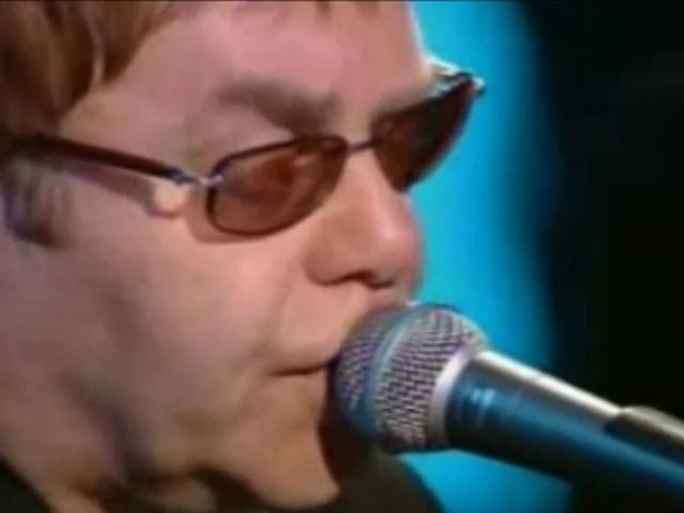 Elton John plays Israel