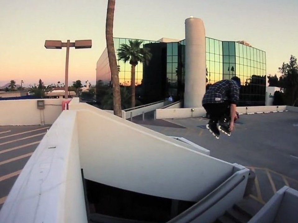 Skater jumps off high roof using parkour and just makes it! - Powerblading