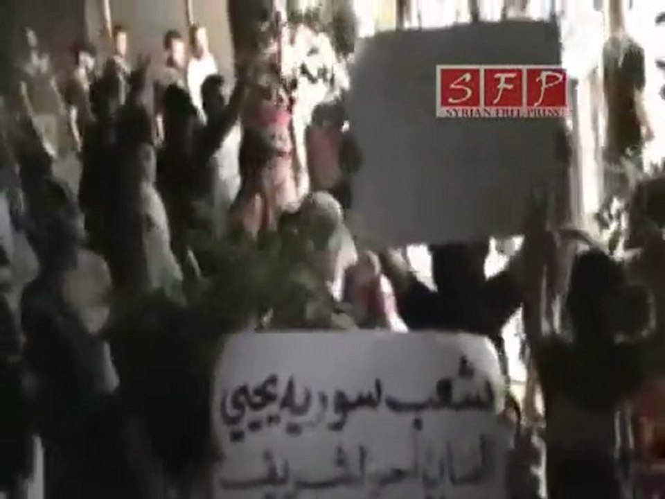 اللاذقية   أطفال الحرية الرمل الجنوبي مظاهرة ليلية 15 7 2011