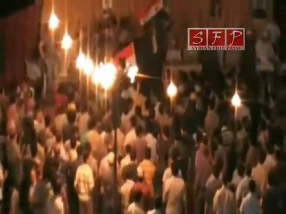 دعاء رائع في مظاهرة القدم احتفالا بالشهيد صلاح شامية 17 7 2011