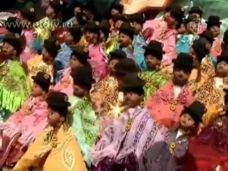 Боливийцы покупают свои мечты в миниатюре