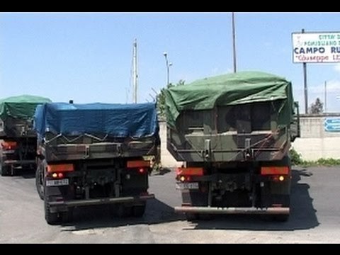 Napoli - Rifiuti, la protesta dei Tir frena la raccolta