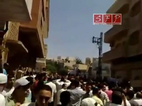 حمص باب الدريب اطلاق نار لتفريق مظاهرة جمعة لن نركع 12 8 2011