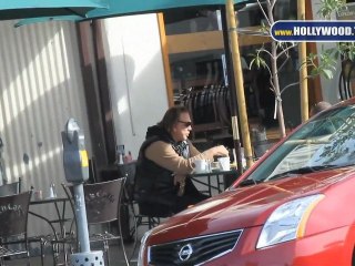 Mickey Rourke come en Urth Cafe