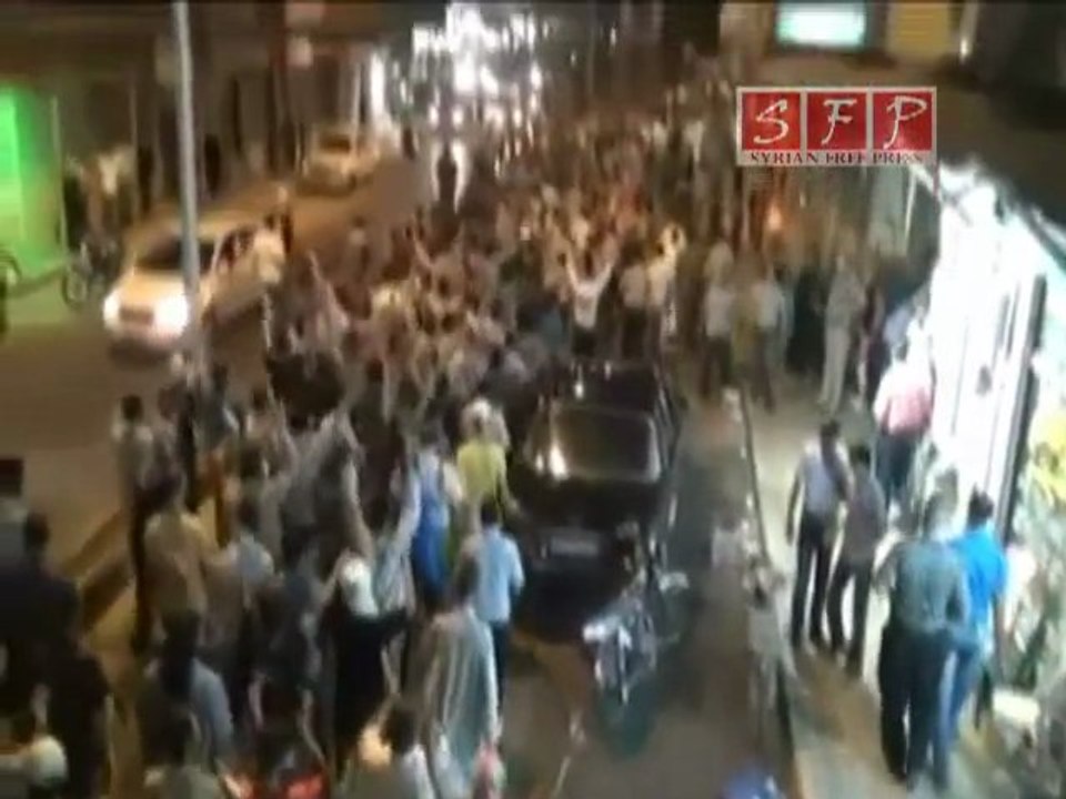 فري برس   إدلب مظاهرة مدينة ادلب بعد العشاء 1 9 2011