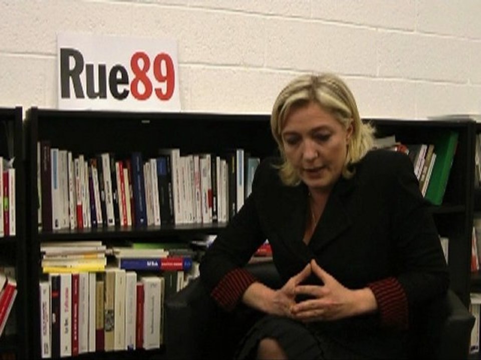 Marine Le Pen face aux riverains (25/01/2012) - Déremboursement de l'IVG
