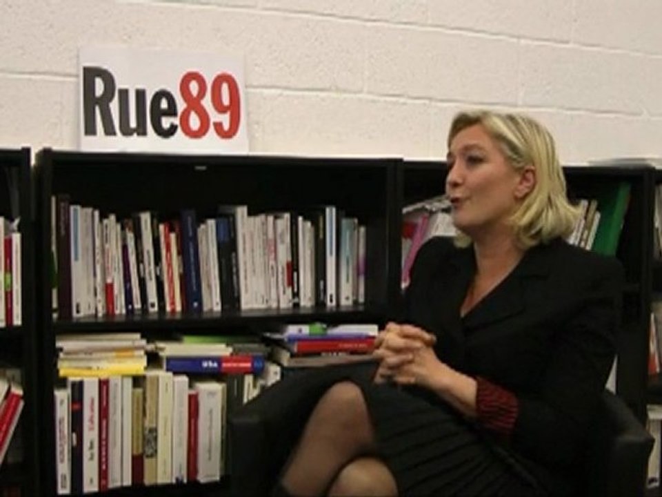 Marine Le Pen face aux riverains (25/01/2012) - Le FN et l'UMP