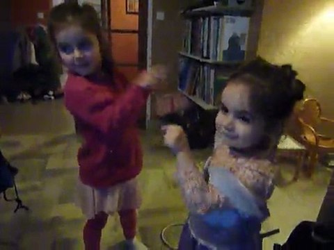 Jeanne & Louise sur Moussier Tombola janvier 2012