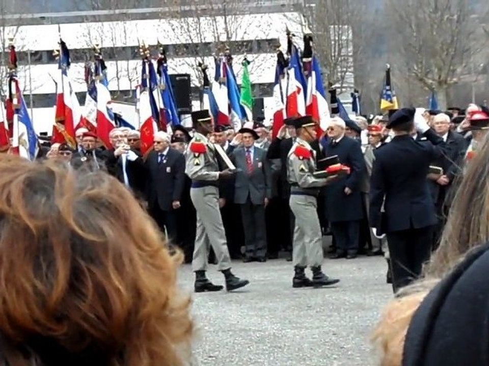 Hommage à Varces aux morts en Afghanistan : départ cercueils