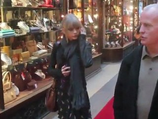 Taylor Swift se balade seule à Londres