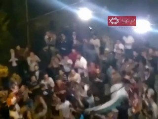 Video herunterladen: فري برس   إدلب جبل الزاوية مظاهرة مسائية الاثنين 26 9 2011