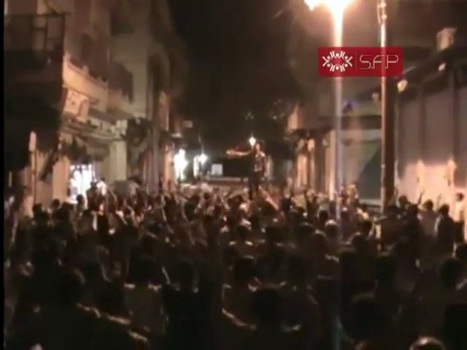 فري برس   حمص مسائية رائعة في باب السباع تهتف للرستن وتلبيسة والحولة كم أنتم رجال يا أبناء باب السباع 2 10 2011