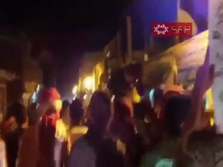 Скачать видео: فري برس   بلدة زاكية ريف دمشق مسائية نصرة للكسوة وكناكر والمدن المحاصرة 4 10 2011