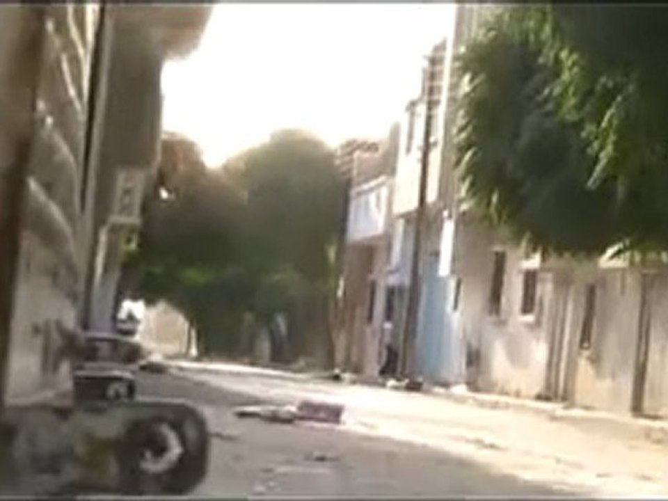 فري برس   قصف مدفعي ورصاص كثيف   حمص ديربعلبة 10 10 2011