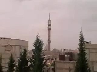 فري برس   القصف المدفعي العنيف على حي ديربعلبة بحمص 12 10 2011