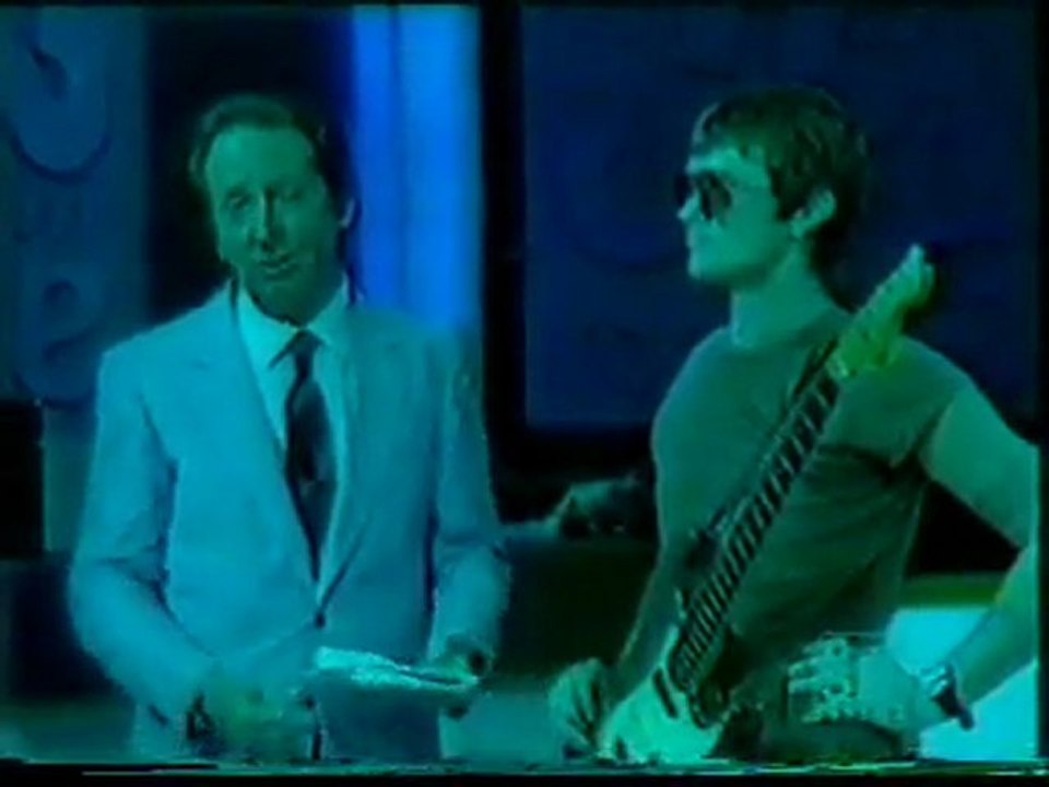 Mike Oldfield - Moonlight Shadow (w. interview) TV 1983