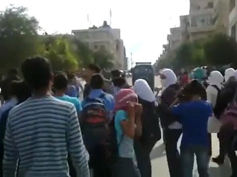 فري برس ادلب مظاهرة طلاب وطالبات مدينة ادلب 16 10 2011