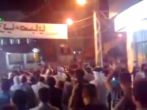 فري برس ريف دمشق زملكا مسائيات الثوار لتهنئة الشعب الليب 20 10 2011