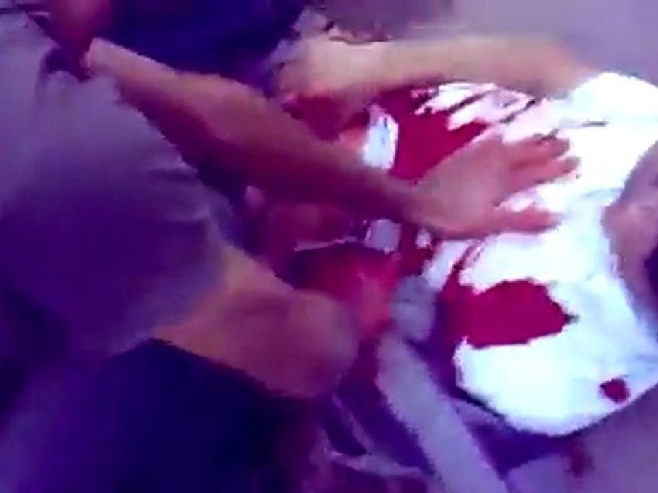 فري برس   حمص المحتلة   باب السباع الجريحة   مجزرة جمعة شهداء المهلة العربية 21 10 2011 ج4