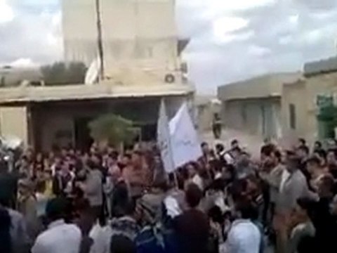 فري برس ادلب حزانو انتفاضة الاحرار لنصرة المدن المحاصرة وحرق العلم الروسي 29 10 2011 ج2