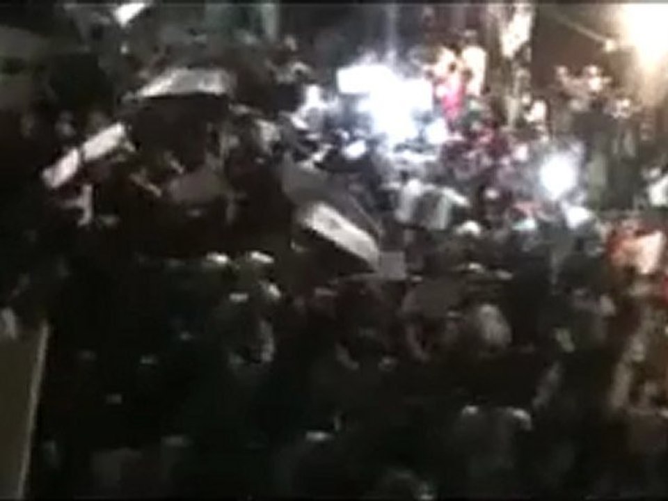 فري برس   الحولة الجيش الاسدي يطلق النار مباشرة على مظاهرة انطلقت للمطالبة بالحظر الجوي و إعدام الرئيس 29 10 2011