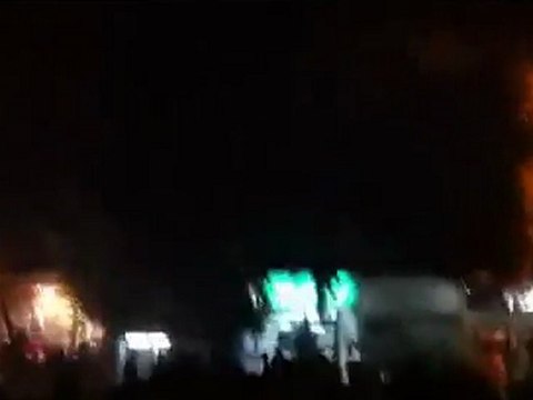 فري برس مظاهرة من جانب جامع الماجد وهتف المتظاهرون باسقاط النظام واعدام الرئيس و تحيي الجزيرة وحمص و الشهيد 7 11 2011