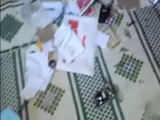 فري برس   حمص باباعمرو اقتحام بيوت الآمنين و تخريب المنزل 8 11 2011