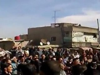 فري برس   دمشق برزة تحية للشهداء أثناء الدفن  10 11 2011