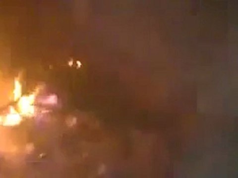 فري برس حمص كرم الزيتون حرق البيوت من قبل شبيحة النظام 10 11 2011