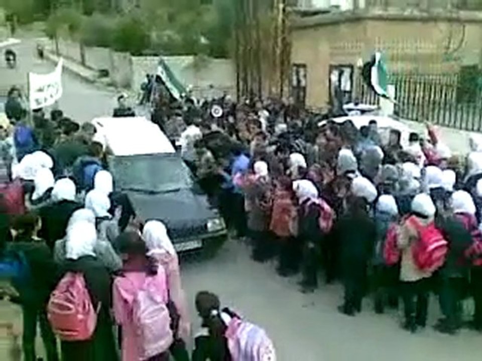 فري برس   الحفة   بابنا والجنكيل   مظاهرة طلابية رائعة 13 11 2011