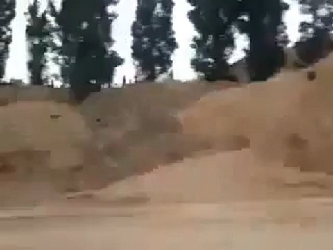 فري برس حمص الخنادق التي حفرها الجيش حول المدينة 16 11 2011