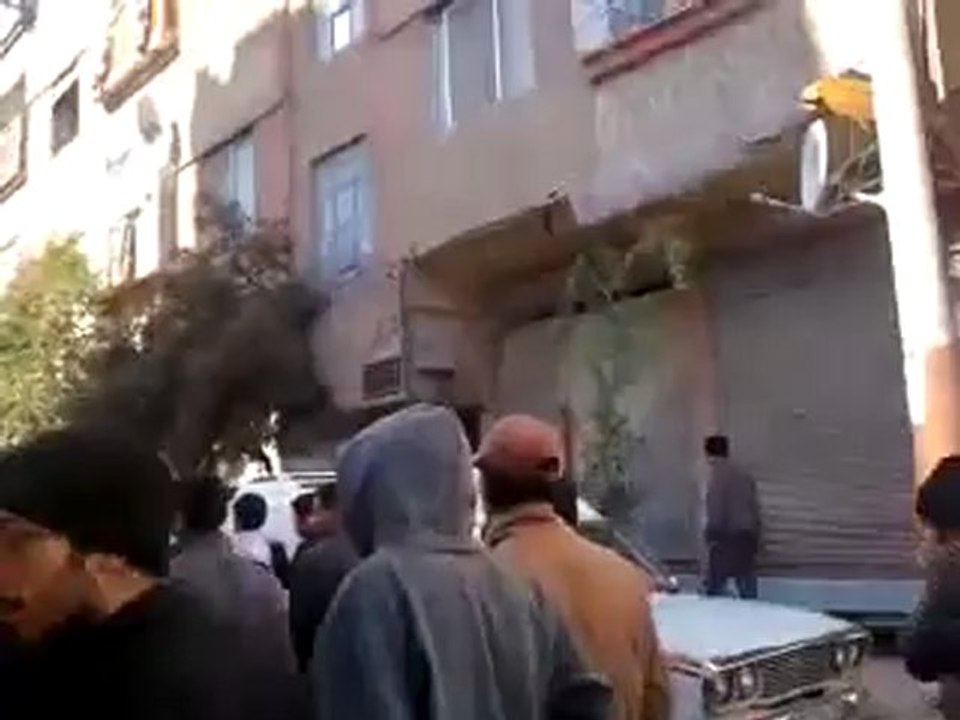 فري برس   دوما    مظاهرة جامع السليق رغم حصار المسجد 18 11 2011