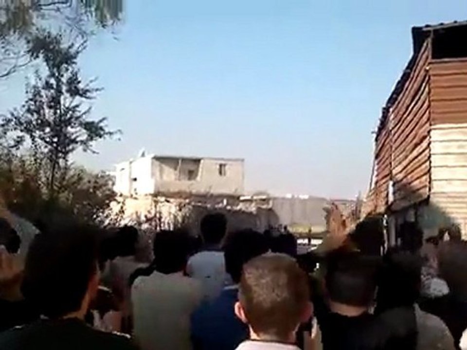 فري برس   مظاهرة في حي القدم بدمشق تطالب بالحظر الجوي 22 11 2011