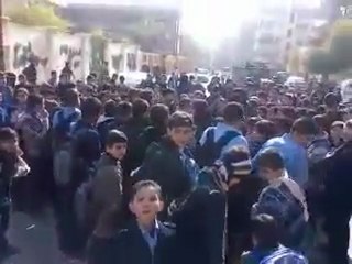 فري برس   ريف دمشق   دوما   طلاب الابتدائية يطالبون بشار بالتنحي 22 11 2011