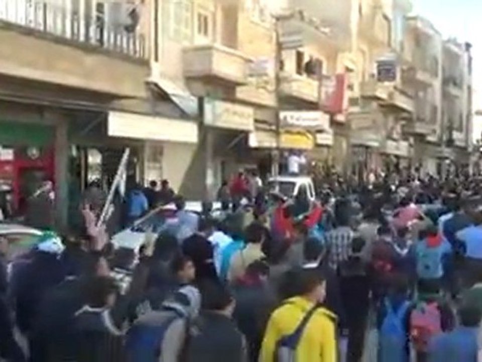 فري برس   مدينة ادلب مظاهرة طلابية حاشدة 24 11 2011