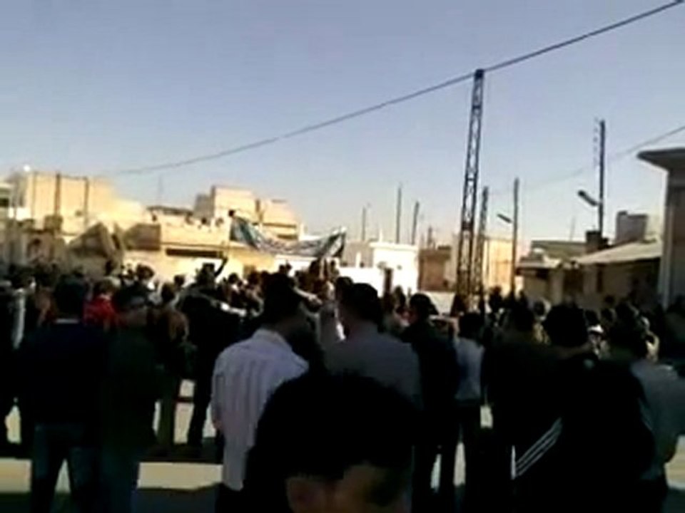 فري برس   ادلب زردنا جمعة الجيش الحر يحميني 25 11 2011