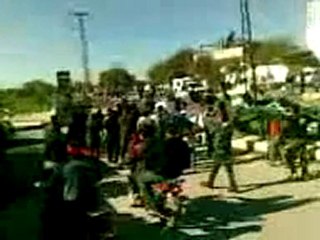 فري برس   الحفة بابنا والجنكيل جمعة الجيش الحر يحميني 25 11 2011 ج1