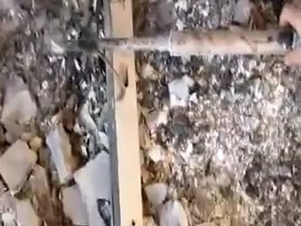 فري برس   الرستن   آثار قصف عصابات الاسد للمنازل 25 11 2011