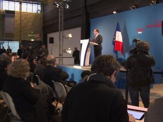 La TVA sociale est "injuste, infondée, improvisée", selon Hollande