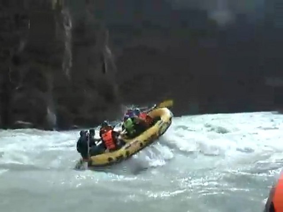 Rafting down Tara river,high water level! Tara Adventure Club;