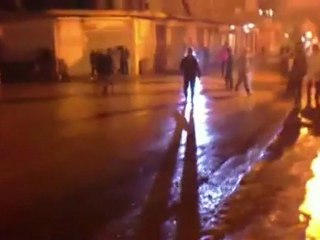 فري برس   راائع شباب عامودا ينظفون الشارع اثناء المظاهرة25 1 2012